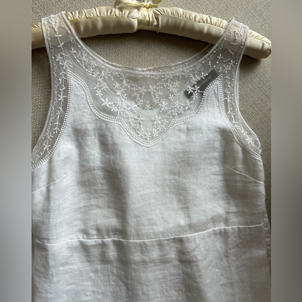 Tommy Bahama 100% Linen white dress with lace trim. Size 2